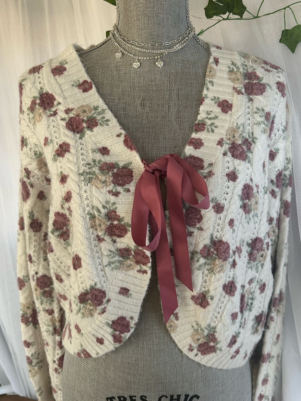 Francesca's Collections Cream Floral V-Neck Cardigan with Rose Ribbon